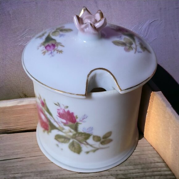 LIPPER & MANN Pompadour Rose ( Gold Trim ) Jam & Jelly Lid - Picture 2 of 5
